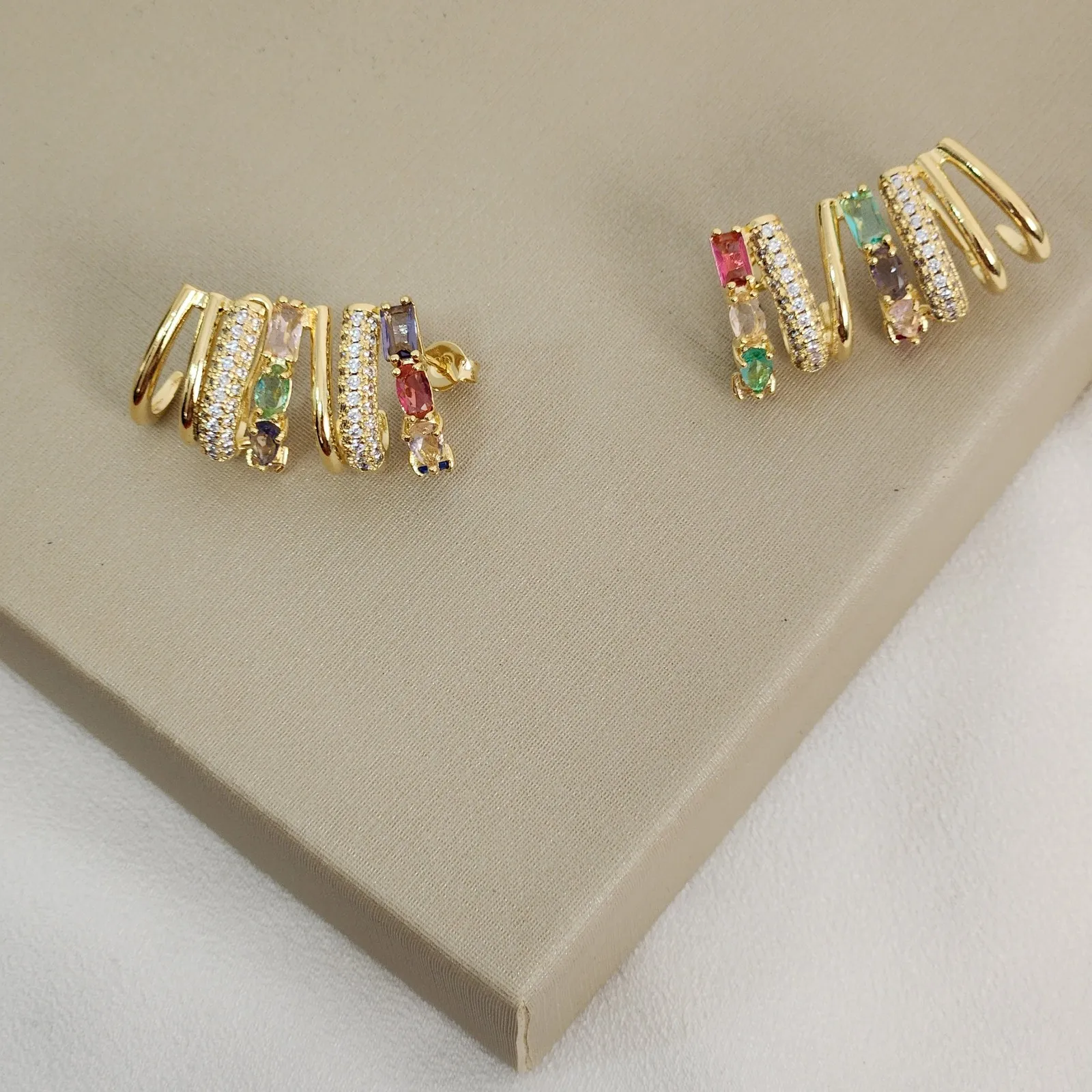 BRINCO METAL E ZIRCONIA | EARCUFF